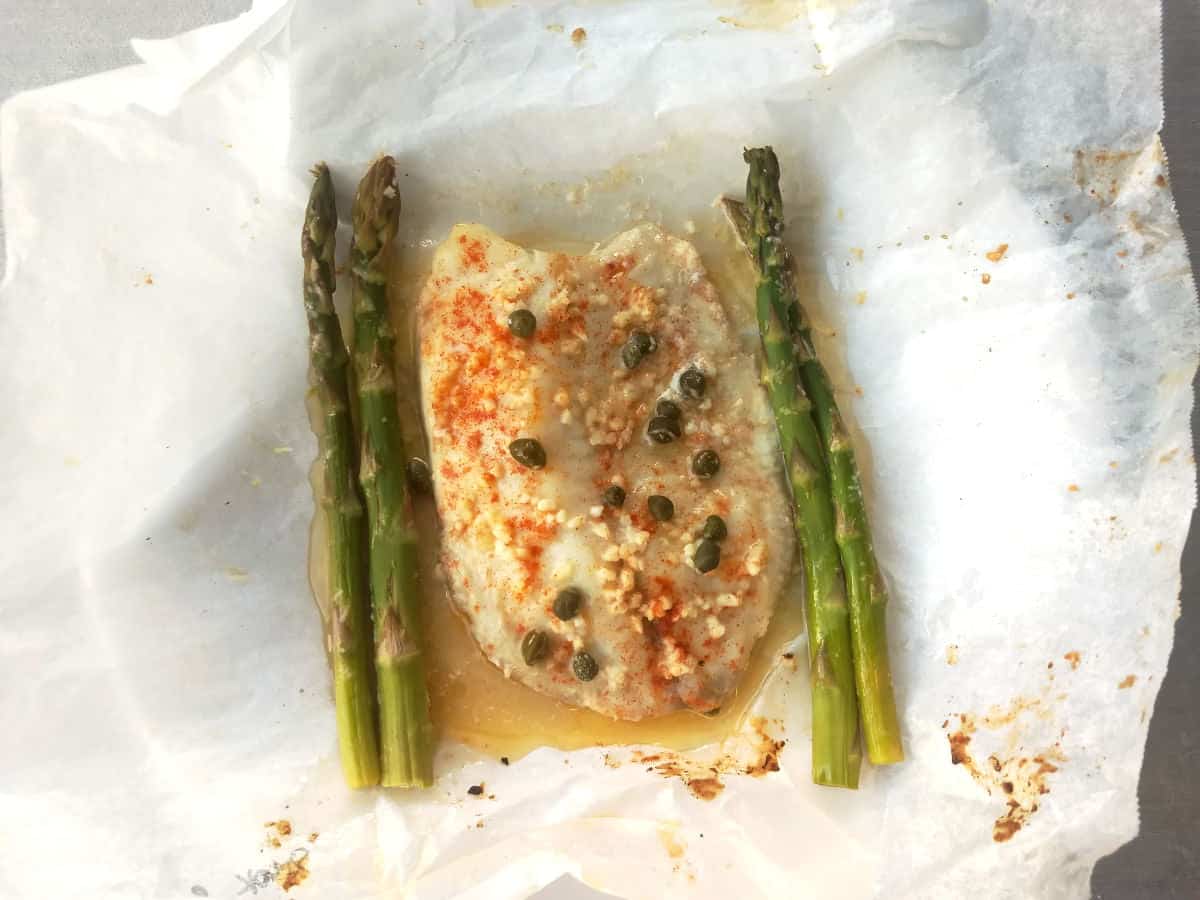 Peixe assado no papelote