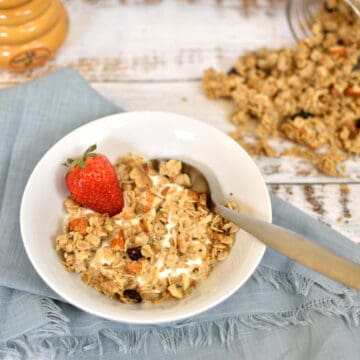Healthy homamade granola with yogurt and strawberry