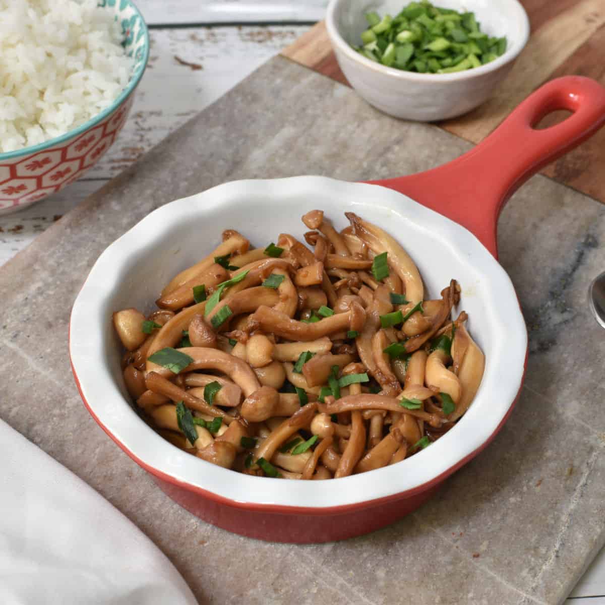 Como fazer shimeji na manteiga com shoyu e cebolinha - Na Cozinha